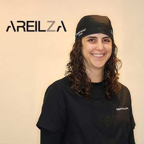 FOTO SUSANA PASCUAL+logo policlinica dental Areilza. MYRIAM CAMACHO GARCIA